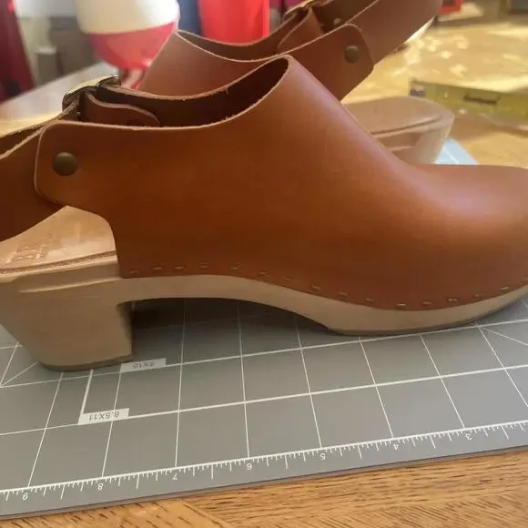 Bryr Tan and Brown Leather Mules Classic Design - Picture 5 of 7